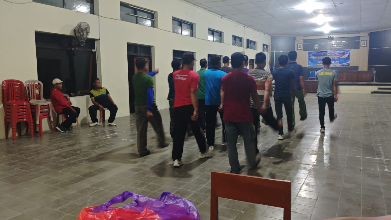 LATIHAN BARIS LINMAS