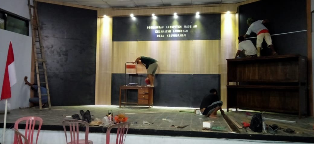 PENGERJAAN BACKROP AULA BALAIDESA