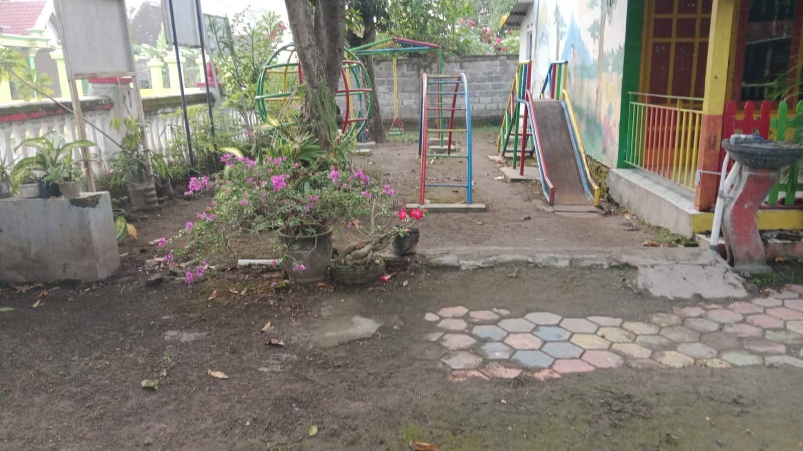 LOKASI NOL PERSEN CALON PERBAIKAN HALAMAN TK DARMAWANITA 1