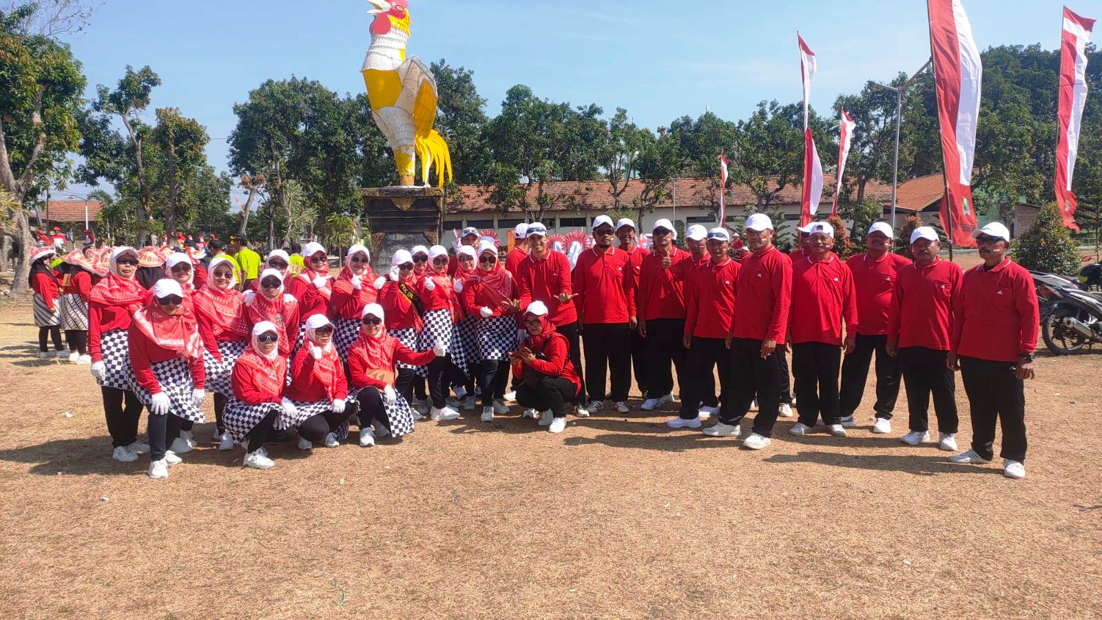 pasukan baris perangkat desa dan pkk desa kedungpanji agustus 2023